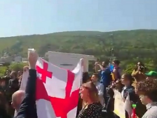 В Грузии молодежь сорвала шествие Бессмертного полка