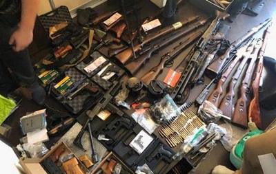 В харьковской квартире обнаружили крупный арсенал оружия