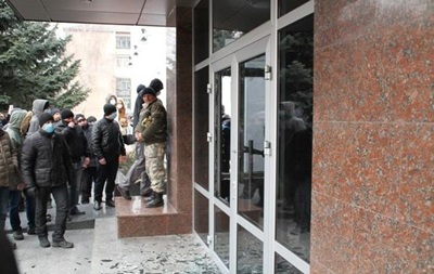 В Хмельницком горит здание областного управления СБУ