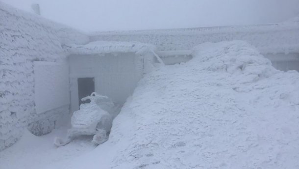 В Карпатах в середине апреля выпало 1,3 метра снега: невероятные фото, видео