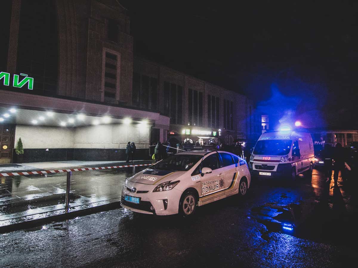 В Киеве эвакуировали людей из здания Центрального вокзала (видео)