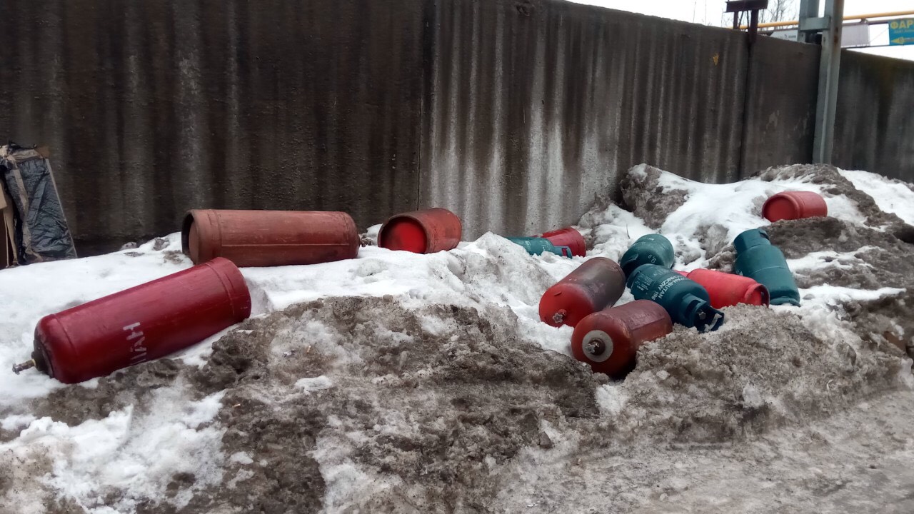 В Киеве горят склады стройматериалов: что известно на этот момент (фото, видео)