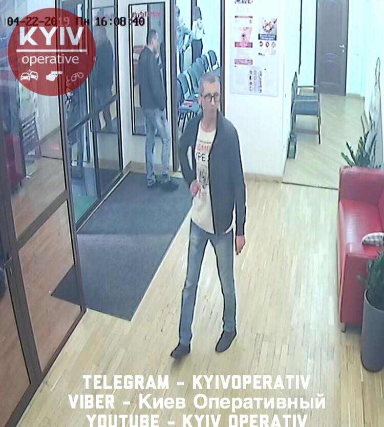 В Киеве ищут наглых воров, забравших во время урока телефон у ребенка (фото)