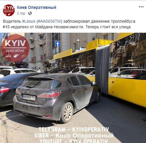 В Киеве наглый «герой парковки» заблокировал движение троллейбусов: в сети волна гнева