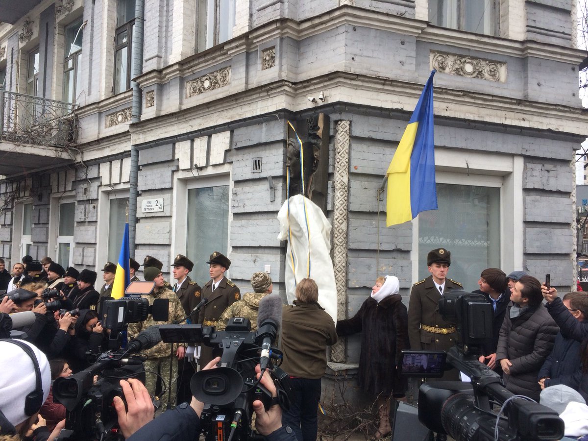 В Киеве открыли барельеф Симону Петлюре (фото)