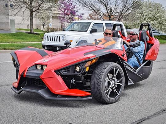 В Киеве появился уникальный трехколесный автомобиль Polaris Slingshot SL (фото)