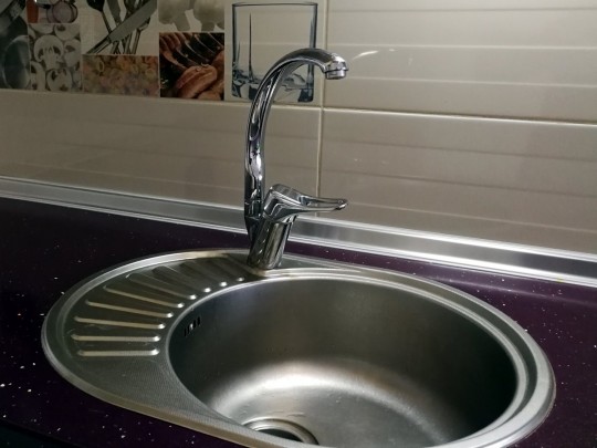 В Киеве жители нескольких районов остались без воды (адреса)