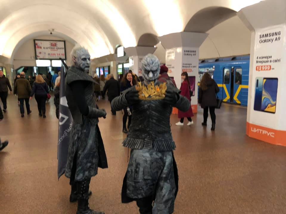 В киевском метро заметили Белых Ходоков из «Игры престолов»: в сети показали фото