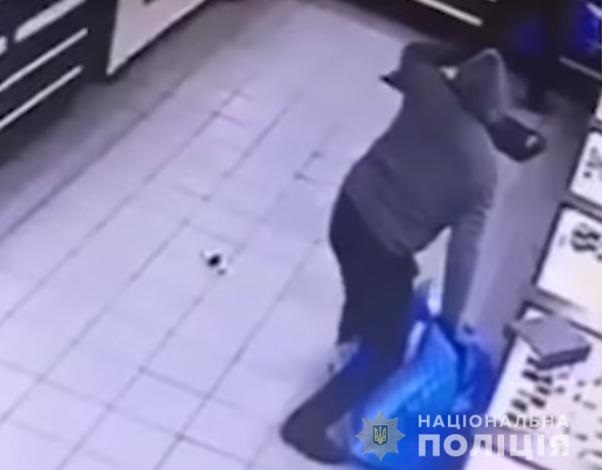 В Кривом Роге ограбили ювелирный магазин
