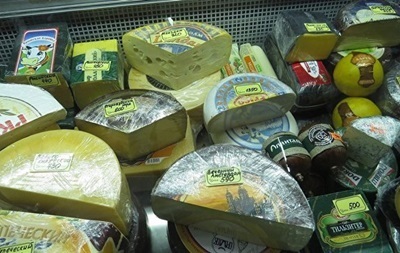 В Крыму сожгли санкционные сыры и колбасу