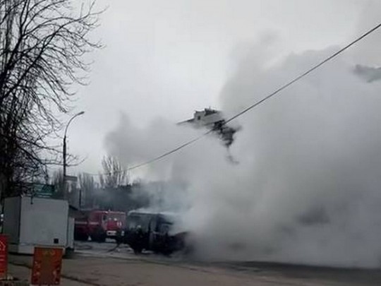 В Луганске сгорела маршрутка: в сети показали фото пожара