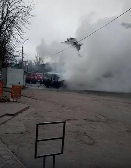 В Луганске сгорела маршрутка: в сети показали фото пожара