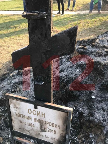 В Москве горела могила известного певца