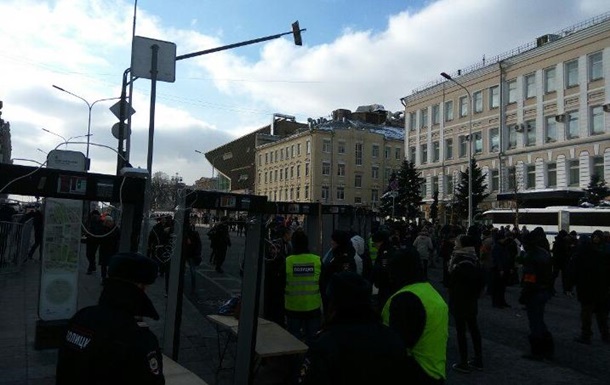 В Москве прошли задержания на акции памяти Немцова