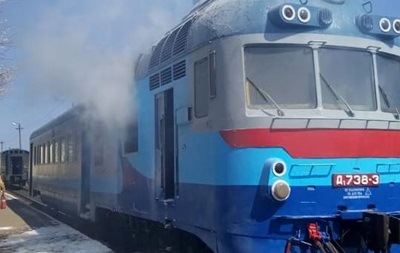 В Николаевской области вспыхнул дизель-поезд