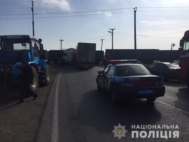 В Одесской области фура врезалась в поезд