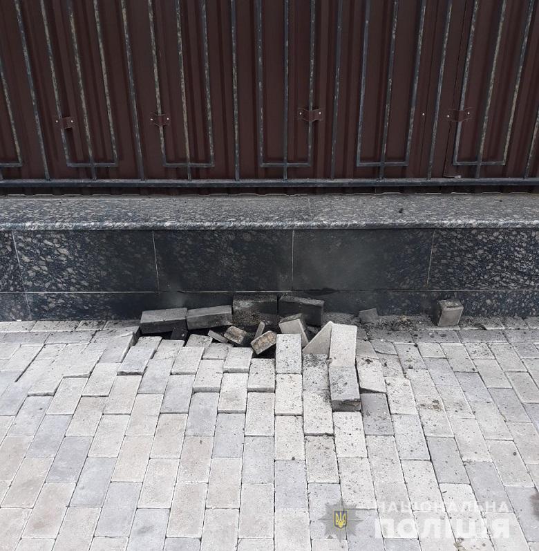В полиции назвали причину взрыва возле посольства России в Киеве (фото)