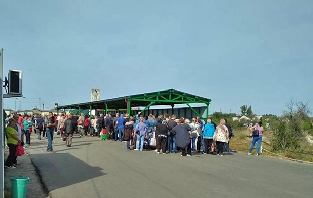 В пункте пропуска Станица Луганская толпа затоптала пенсионерку