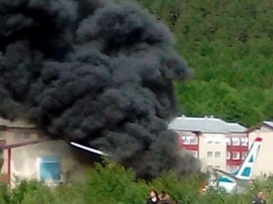 В России в аэропорту загорелся пассажирский самолет: есть жертвы (фото, видео)