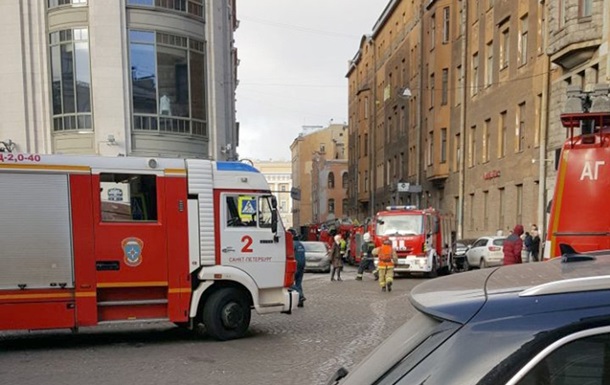 В Санкт-Петербурге загорелся торговый центр