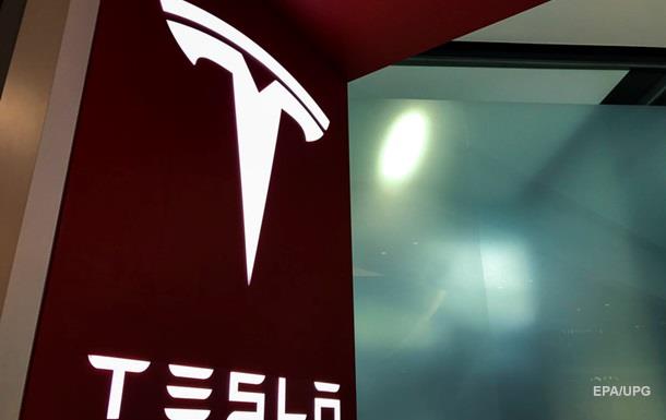 В Сети показали новый спорткар Tesla Roadster