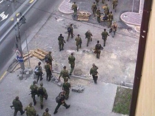 В сети появилось архивное фото вторжения боевиков Гиркина в Донецк