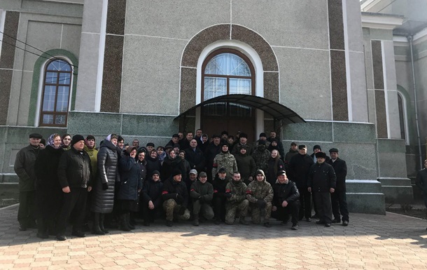 В Тернопольской области Правый сектор не пустил верующих УПЦ МП в храм