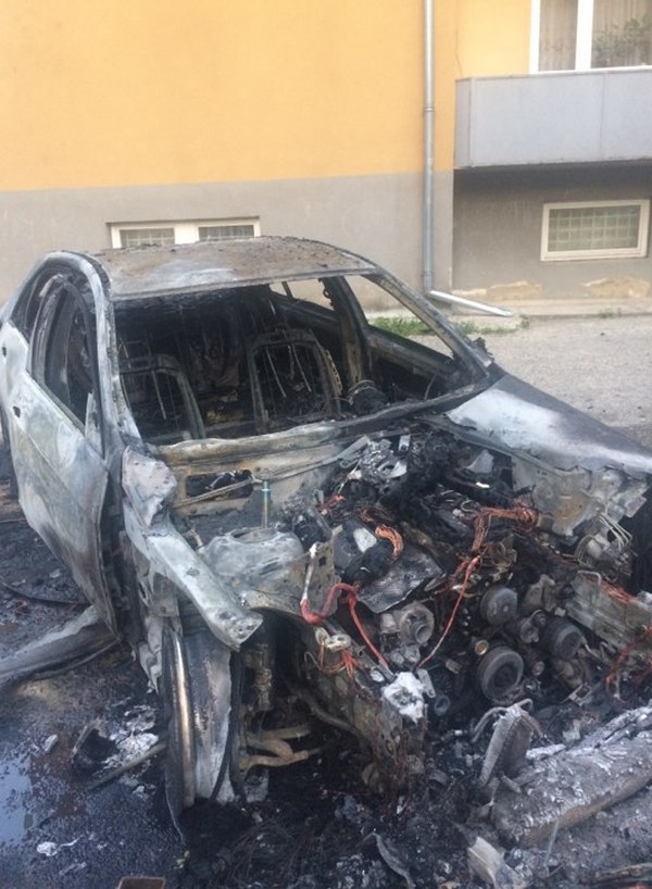 В Ужгороде сожгли авто заммэра: фото сгоревшей машины