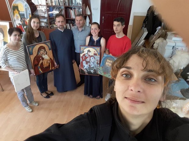 Важкохворою, боролась за Україну: спогади близьких про померлу відому волонтерку Черкашину