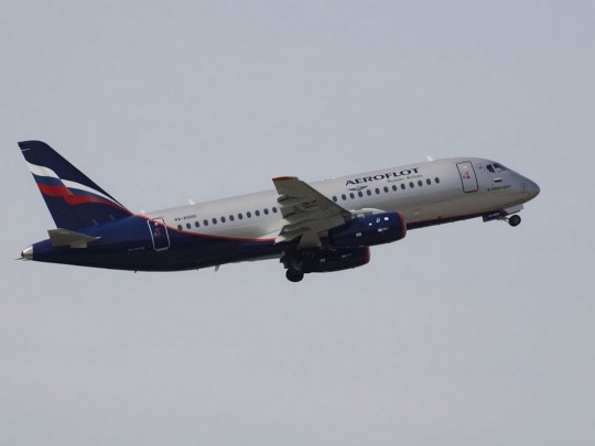 Вернулся в аэропорт на полпути: стало известно о новых ЧП с самолетами Sukhoi Superjet 100