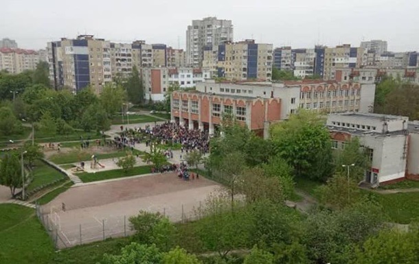 Во Львове неизвестный заминировал гостиницы и школу