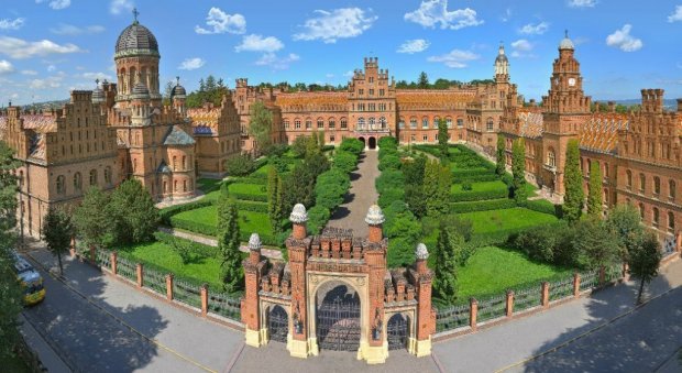 Якість чи кількість: чим загрожують подовжені канікули у найбільших університетах країни