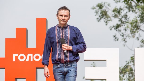 Як ви ставитесь до рішення Вакарчука балотуватися в Раду?