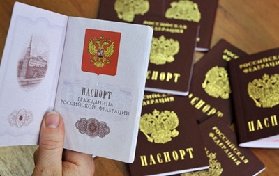 Зачем Россия раздает свои паспорта на ДонбассеСюжет