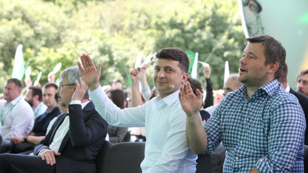 Зеленський скасував парад до Дня Незалежності: як зміняться рейтинги Слуги народу