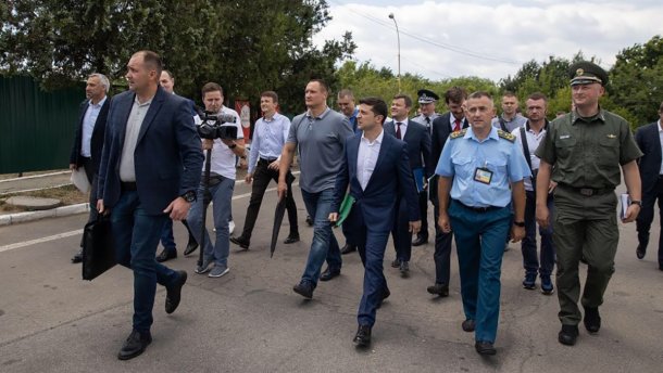 Зеленський вимагає звільнення голів обласних митниць Західної України протягом двох діб