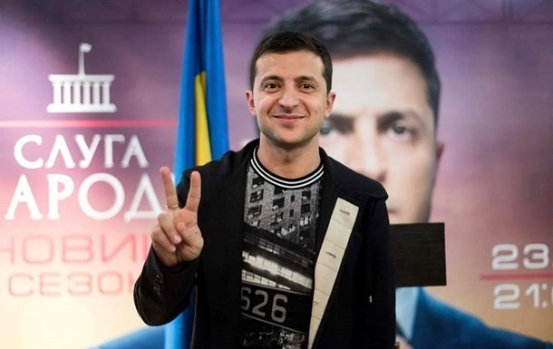 Зеленский объяснил новогоднее поздравление перед Порошенко
