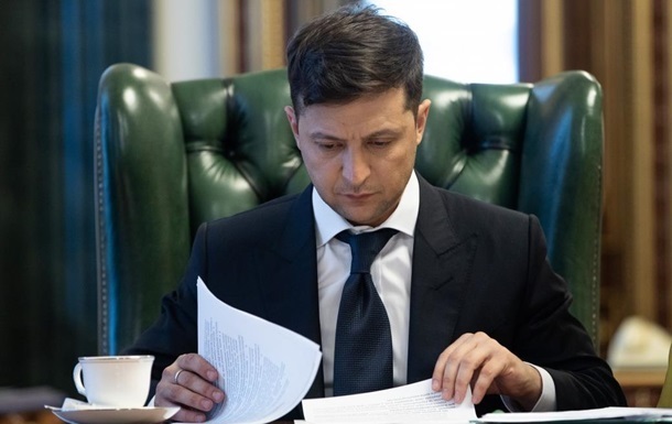 Зеленский отменил 159 указов своих предшественников