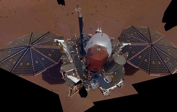 Зонд InSight сделал первое селфи на Марсе