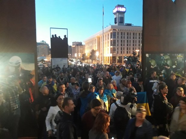 Главные новости 2 октября: протесты против формулы Штайнмайера, разведение войск на Донбассе