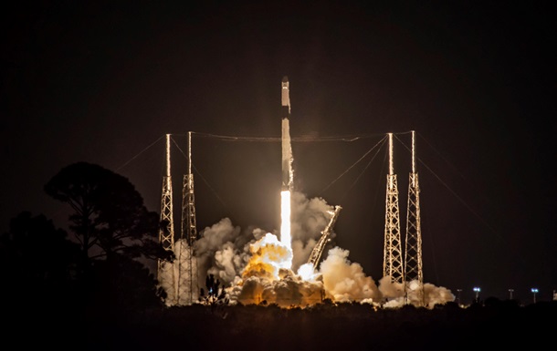 Falcon 9 вывела грузовик Cargo Dragon на орбиту