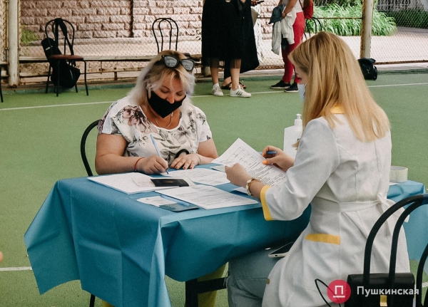 В Одессе открыли центр вакцинации от COVID-19 на стадионе: как он выглядит и кто получит прививку. Фото