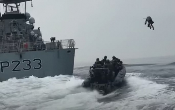 Британские военные протестировали реактивный ранец