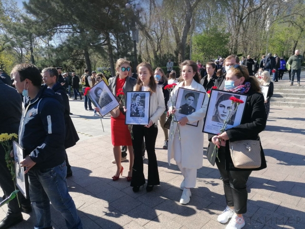 Одесситы массово возлагают цветы на Аллее Славы, не обошлось без эксцессов (ОБНОВЛЯЕТСЯ)