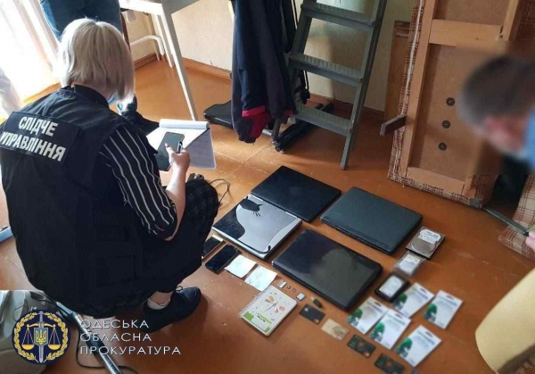 Создали 300 сайтов с порнографией: полиция «накрыла» незаконный бизнес двух одесситов и их подельников. Видео