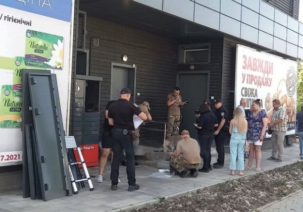 Напугали людей: в Лузановке взорвался почтомат 