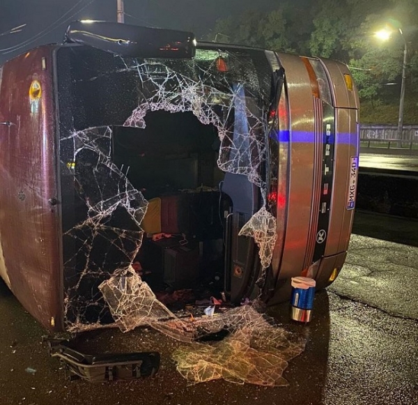 В Киеве перевернулся автобус из Кишинёва в Москву — есть пострадавшие