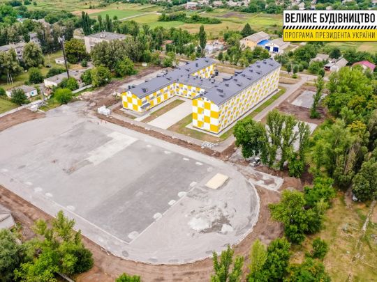 На Дніпропетровщині йде «Велике будівництво» сучасного стадіону для школярів