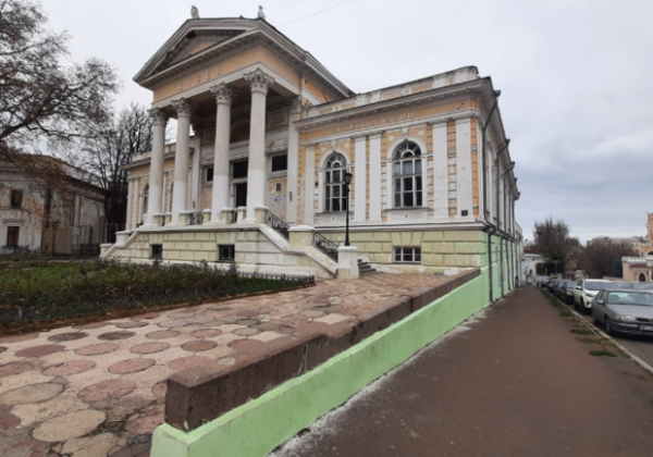 Директора Одесского археологического музея оштрафуют за покраску здания
