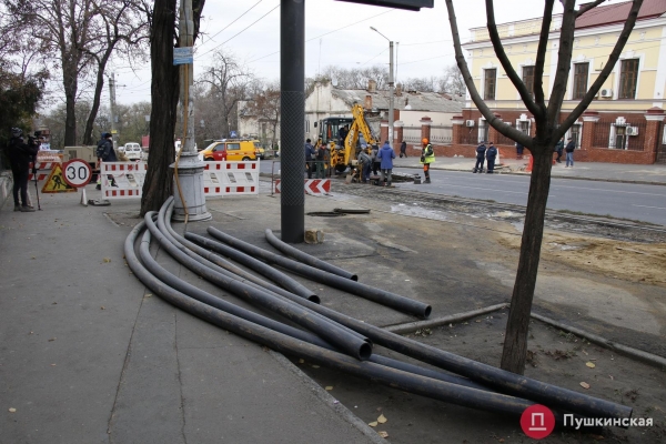 На Пастера прорвало газовую трубу: движение частично перекрыли. Фото